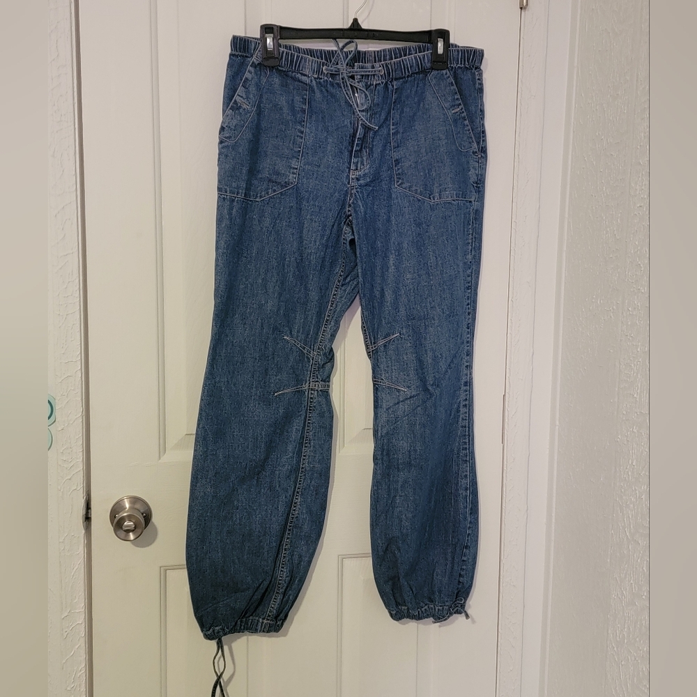 We The Free Jogger Style Lightweight Denim Jeans, Size M